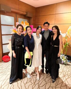 Priscelia Chan Instagram - It was a lovely wedding last night. Heartfelt moments filled with so much gratitude and love for their parents and loved ones..
The creativity in the videos were superb too laaaa..so apt of @joelchoozw style 😆👏👏👏🤣😎
Congratulations Mr and Mrs Joel Choo！ Forever love and bliss ♥️
恭喜厚仁大哥家有喜事😊🎉🌻