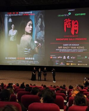 Priscelia Chan Instagram - #confinementthemovie gala premiere 😊🌻✨️ I must admit I am scaredy-cat when it comes to the horror movie genre, #ATmyhubbybuddybaby 's arm must have ached the whole night cos I grabbed too tightly throughout the movie 🤣 We are glad to support our dear @limrebecca and @cynthiakoh27 @daren_tan ... loved their performances and the plot twist. 👏👏👏😊
Do catch it at the cinemas from this Thu 19 Oct onwards 🌻🌻🌻