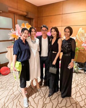 Priscelia Chan Instagram - It was a lovely wedding last night. Heartfelt moments filled with so much gratitude and love for their parents and loved ones..
The creativity in the videos were superb too laaaa..so apt of @joelchoozw style 😆👏👏👏🤣😎
Congratulations Mr and Mrs Joel Choo！ Forever love and bliss ♥️
恭喜厚仁大哥家有喜事😊🎉🌻