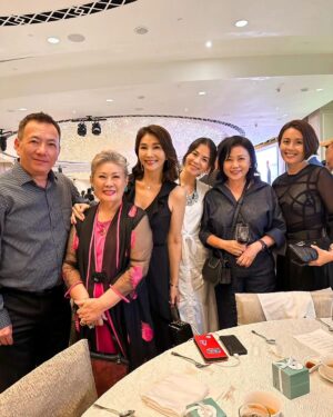Priscelia Chan Instagram - It was a lovely wedding last night. Heartfelt moments filled with so much gratitude and love for their parents and loved ones..
The creativity in the videos were superb too laaaa..so apt of @joelchoozw style 😆👏👏👏🤣😎
Congratulations Mr and Mrs Joel Choo！ Forever love and bliss ♥️
恭喜厚仁大哥家有喜事😊🎉🌻