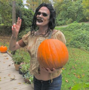 Priscilla Chambers Instagram - Cash, Dice, & PUMPKIN SPICE 🎃 

Throwback from @bouletbrothersdragula Resurrection 😂

#fall #pumpkinspice #OOTD #Starbucks