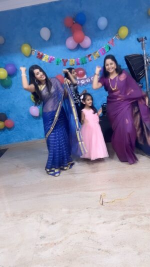 Priya Hegde Instagram - Shot gap reel with our cute Butterfly Ridhi 🦋

#thursday #reelitfeelit #insta #instareels #reelitfeelit❤️❤️ #butterflysong #feelgood #bnagalore #shoottime #behindthescene #behappy #onelife #aste