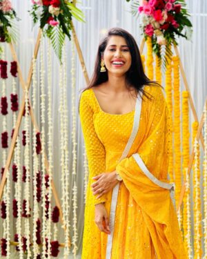 Priya Hegde Instagram - All about darling @_tejaswini_gowda_official & @amardeep_chowdary ‘s haldhi function 

This beautiful outfit is from @neharajappa_official ❤️

#happyface #haldhifunction #tejuamar #congratulations #weddingvibes #stayhappy😊