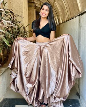 Priya Hegde Instagram - the only happiness in life is to Love and be Loved 😇😇
Outfit @tailorsin.com_india 
Bangle @durga5497 

#weekendvibes #indiwesternlook #hyderabad #priyahegde❤️ #shootmode