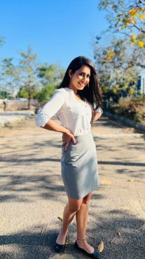 Priya Hegde Instagram - Doing what you like is Freedom…..Liking what you do is Happiness 😇😇

#reelsinstagram #smile😊 #happysoul #hyderabad #bangalore #shaakunthale #shootlife #priyahegde❤️