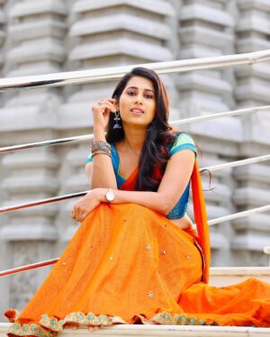 Priya Hegde Instagram - “focus on making yourself better not on thinking you are better “
From the set of ‘ Ayamayamlo Aravinda’
Hair @lakshmi_hair_makeup 
Ear Ring @raziyas_unique_world 

#newbeginnings❤️ #hyderabad #telugumovie #ayamayamuloaravinda #priyahegde❤️ #excited