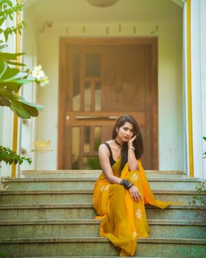 Priya Hegde Instagram - Look for the MAGIC in everyday ✨

Clicked by @praveen_wapo7 
Styled by @makeupnhair_by_vennela 
#photolovers #priyahegde❤️ #hyderbad #shootlife #yellowsaree #sareelove❤️