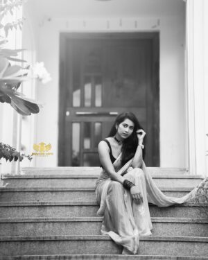 Priya Hegde Instagram - Look for the MAGIC in everyday ✨

Clicked by @praveen_wapo7 
Styled by @makeupnhair_by_vennela 
#photolovers #priyahegde❤️ #hyderbad #shootlife #yellowsaree #sareelove❤️