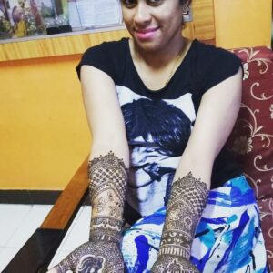 Priya Manjunathan Instagram - @mehandi_by_asma thanks a ton for making me feel so spl dear 💓💓 so much of compliments from d mehandi art.. so happy to have u.. way to go.. guys pls try her n get ur day very spl 🥰