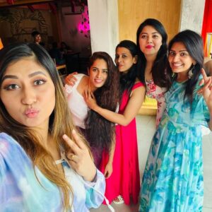 Priya Manjunathan Instagram - Soon happy to meet u all after ages 💓  love u guys..should do dis often 💖