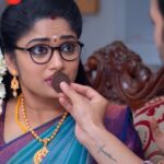 Priya Joe Instagram - Here’s to all the Seetha Raman fans 👀 Did you catch the latest episode? Looks like Seetha got a little too excited about the 2023 Cup until Ram reminded her about @oreo.india belief! Remember, keep supporting Team India, but until we get what we all want, we don’t talk about their chances…Because #OreoBolaMatBol 🤫 @priyajoe7official @jay_dsouza_official