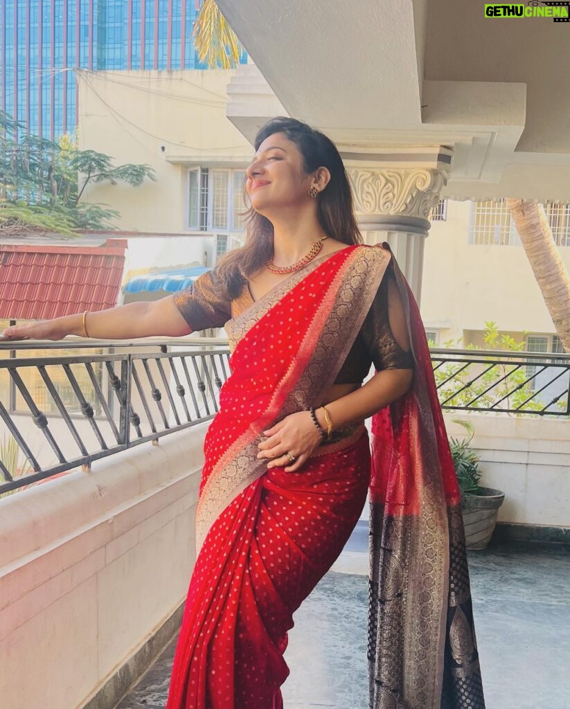 Priya Prince Instagram - Be happy, not because everything is GOOD But, because you see GOOD in EVERYTHING … .. Saree @kalaidesignerstudio #life #lesson #lifecoach #lifestyle #goal #happiness #selfcare #positivity