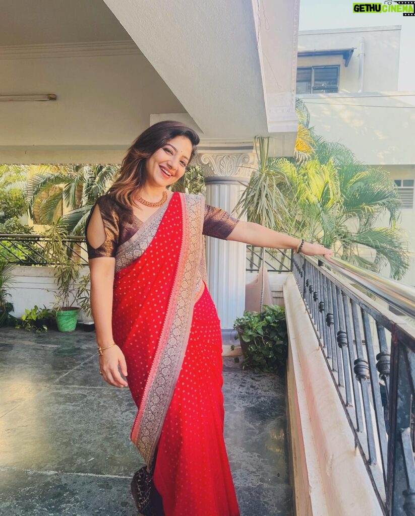 Priya Prince Instagram - Be happy, not because everything is GOOD But, because you see GOOD in EVERYTHING … .. Saree @kalaidesignerstudio #life #lesson #lifecoach #lifestyle #goal #happiness #selfcare #positivity