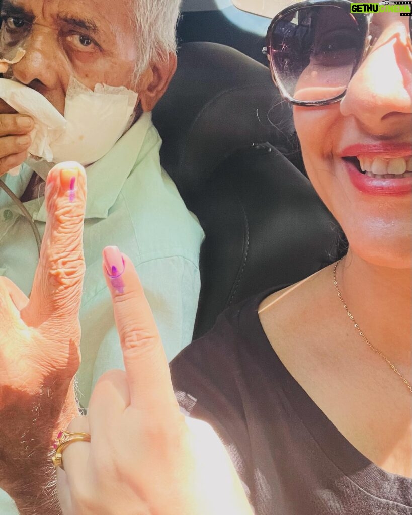 Priya Prince Instagram - Voting is our right and here we our family never missed to cast our vote and ya my daughter casted her FIRST VOTE✌🏻☺️ .. .. #vote