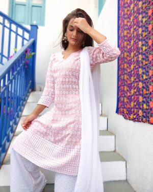 Priyanka Purohit Instagram - Gone are the days when Kurtis were just something you’d wear when you had an occasion. There’s a Kurti for every occasion and you don’t have to be ‘desi’ to fall in love with them.
Comfortable yet stylish adding a flair to my personality. ❣️ #chikankariwork #chikancraft #embroidery #BEUNIQUE
.
.
Go shop shop shop at :

https://www.amazon.in/s?me=AA086QGHDKCFF&redirect=true
.
.
.
@smitsanghvi58