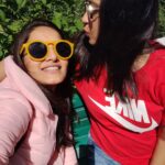 Priyanka Purohit Instagram - दो दोस्त चलें अपने पाप धोने | #चारधामयात्रा 😇