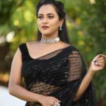 Priyanka Shivanna Instagram - When unsure about what to wear, drape a saree. Jewellery @sriganeshselectionsblr . . #loveforsaree #shootlife #star #starsuvarna #bettadahoovu #chandini