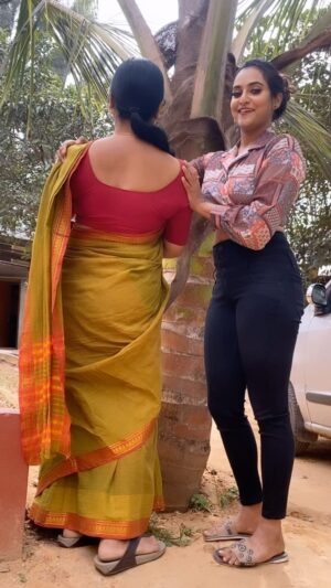 Priyanka Shivanna Instagram - Just looking lyk a wow! 🌸
.
.
#reelsviral #wow #shootlife #reelmom