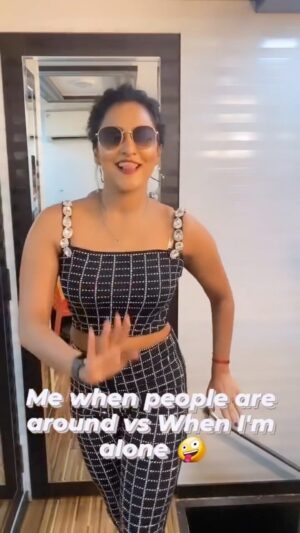 Priyanka Shivanna Instagram - 🥁🥁
.
.
MUA @akshay_makeup_artist 
Wearing @laxmikrishnaofficial 

#showtime#event#pandupura#localbeats#kutthubeats#kutthu#reelitfeelit#newdance#dance#shoottimefuntime#dace#abcd#funtime