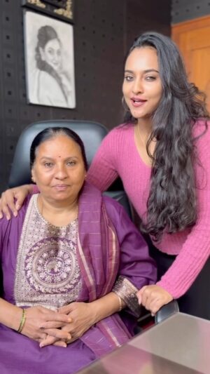 Priyanka Shivanna Instagram - Millions of mothers work with determination and sacrifice to pave their children’s paths to success. This Mother’s Day, celebrate your incredible mom by sharing a proud story about her.
Gold Winner presents Making Moms Proud Contest.

Steps to participate
1. Send a photo/video with mom
2. Write a story you’re proud about her
3. Send WhatsApp to 7338875155
4. Win a chance to get featured on TV

Share your story and let the world know why your mom is the best.

#happymothersday #inspiration #goldwinner #momlove #trendingreels #viral