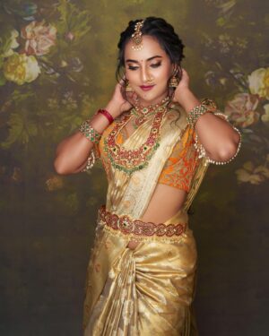 Priyanka Shivanna Instagram - A beautiful saree is undoubtedly a head-turner.
.
.
#saree #loveyourself #happylife