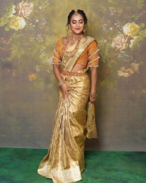 Priyanka Shivanna Instagram - A beautiful saree is undoubtedly a head-turner.
.
.
#saree #loveyourself #happylife