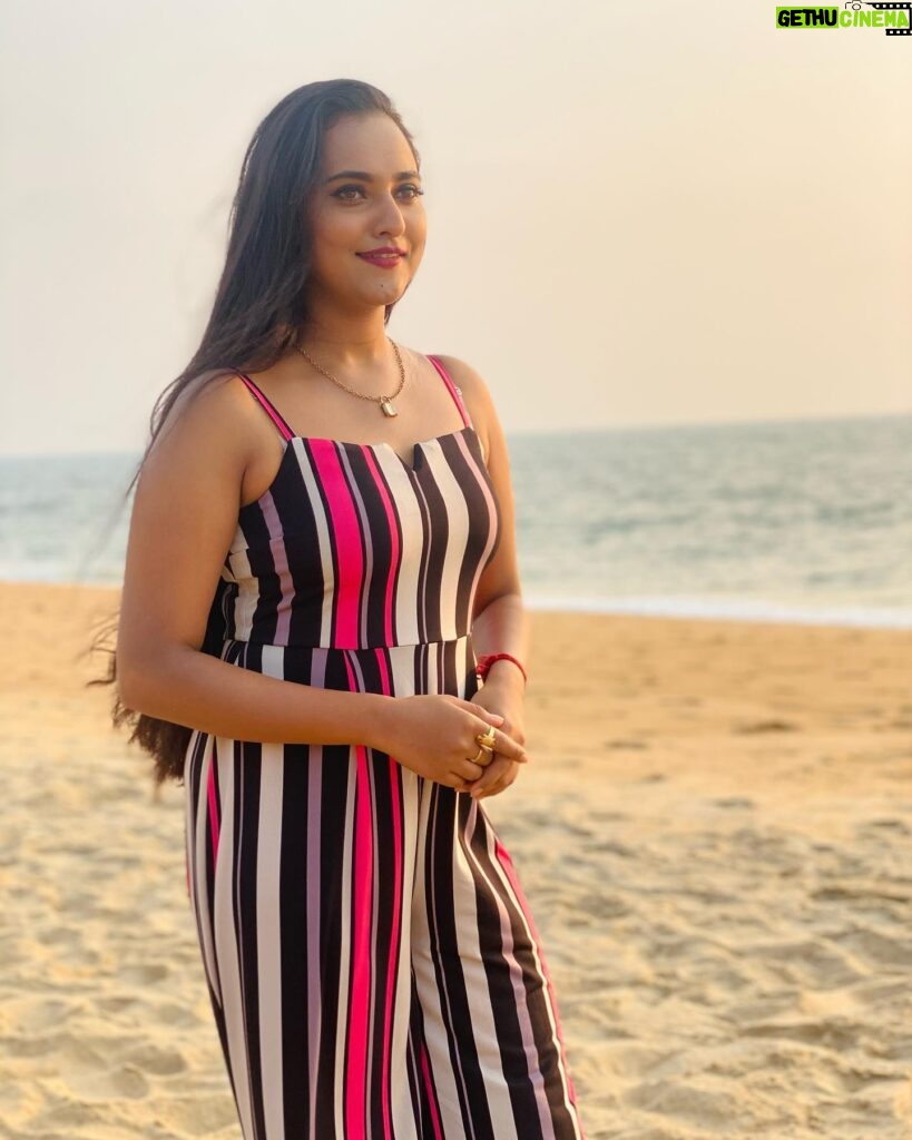 Priyanka Shivanna Instagram - Keep calm and go to the beach. . . #shootlife #mangalore #beachvibes #calm