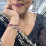 Priyanka Shivanna Instagram - 🖤🖤🖤 . . #loveyourself #blacksaree #showtime #instadaily #reelsinsta