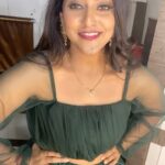Priyanka Shivanna Instagram - 💚😬 . . #reelsvideo #kannada #zeekannada #songs 👗 @ds__hangers MUA @makeoverbyshilparaju Earings @rentmyjewels