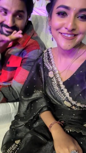 Priyanka Shivanna Instagram - Coz it’s trending😎
.
.
@officialjoshapp
@joshapp.kannada
#JoshMeinAaja

#trendingreels #viralreels #showtime #happyme