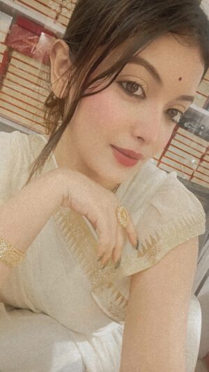 Puja DebNath Instagram - #whitesarees #nudelipstic #bindi #bindilove #fingerring #kajallove