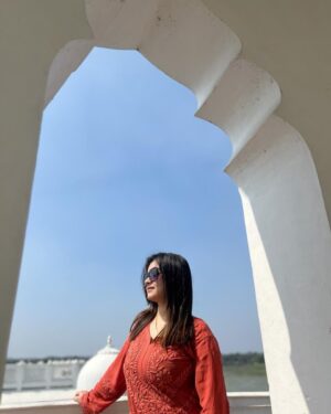 Puja DebNath Instagram - জীবন খুবই ছোটো, 
মানুষকে ক্ষমা করুন, 
সাহায্য করুন, কৃতজ্ঞ থাকুন, ভালবাসুন, হাসুন, দেখবেন সুখী থাকবেন। 
#highlights 
@followers