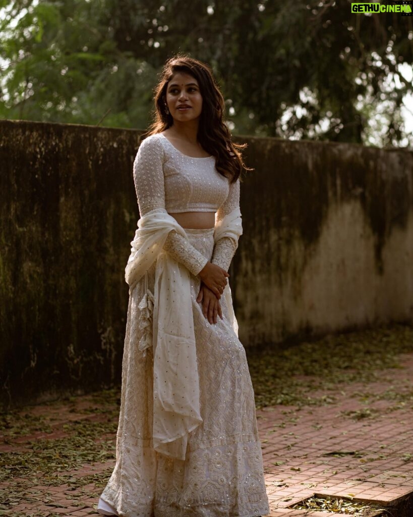 Pujitha Devaraj Instagram - Starting 2024 with serenity✨ also with my forever fav @madras_ponnu 💌 Outfit @shades_of_vp Hair @meghna_makeoverartistry #white #2024 #newyearsfirstpost #pujithadevaraju