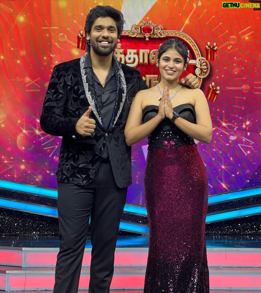 Pujitha Devaraj Instagram - We hosted the first show of 2023 together, and my last show of 2023 was also with you. It has been a crazy ride. We hosted so many shows together in 2023, had our own ups and downs, and many arguments too 😂. But still, it’s been amazing to work with you, @pujitha_devaraju . Now, again, we hosted the 2024 New Year show together, welcoming the new year and many great shows. Looking forward to this year; let’s continue to fight and have each other’s backs too. So yeah, we are coming to see you all on New Year with the show “Puthande Varuga” on 1st of January 2024 at 8 am, only on @suntv . Cheers! 🌟♥️💯✨ Styling : @varshonit #NewYear2024 #newyear #aswathchandrasekar #vjaswath #pujithadevaraju #suntv