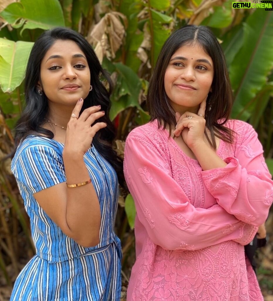 Pujitha Devaraj Instagram - Meera and Divya casually chilling in their office/pazhagi paklam trip🖼️ Definitely the BEST FRIEND in my life rn on and off screen @i__ivana_ 💘 You are rare , you are special & you are the BEST🫂 #lgm #ivana #pujithadevaraju #dhoni #msd #picofday #bff