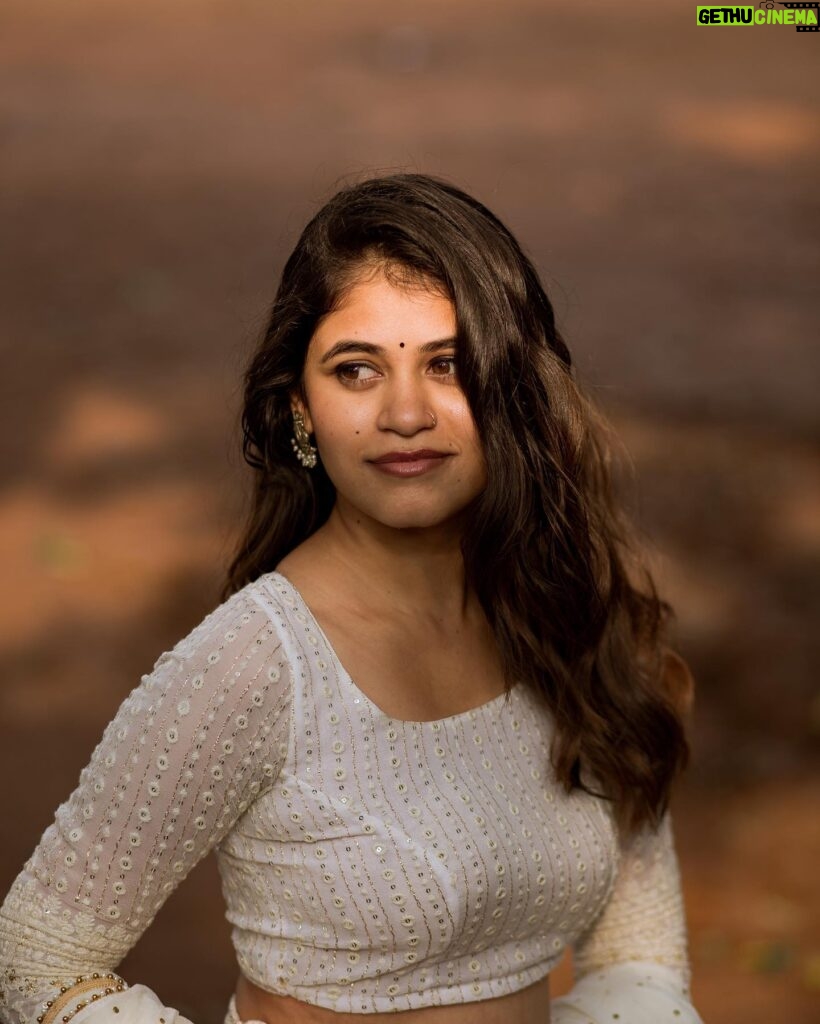 Pujitha Devaraj Instagram - One last time with the favourite series✨ Outfit @shades_of_vp Shot by @madras_ponnu Hair @meghna_makeoverartistry #newlook #nomakeup #pujithadevaraju #suntv #sunpictures #instaphoto #tamilcinema #femaleanchor #telugucinema #femalehostemcee