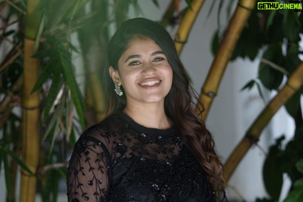 Pujitha Devaraj Instagram - Glimpses from Fight club Audio release🎶🎵 Thankyou @solamedia_starz ✨ Shot by @thesavouriesshots Outfit @stitchhousesalem Hair @abi_makeup_artist #black #blacksaree #anchor #emceeing