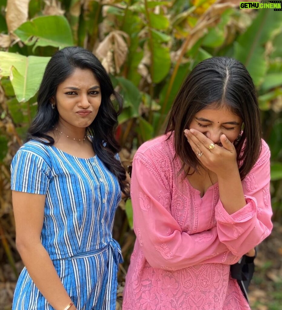 Pujitha Devaraj Instagram - Meera and Divya casually chilling in their office/pazhagi paklam trip🖼️ Definitely the BEST FRIEND in my life rn on and off screen @i__ivana_ 💘 You are rare , you are special & you are the BEST🫂 #lgm #ivana #pujithadevaraju #dhoni #msd #picofday #bff