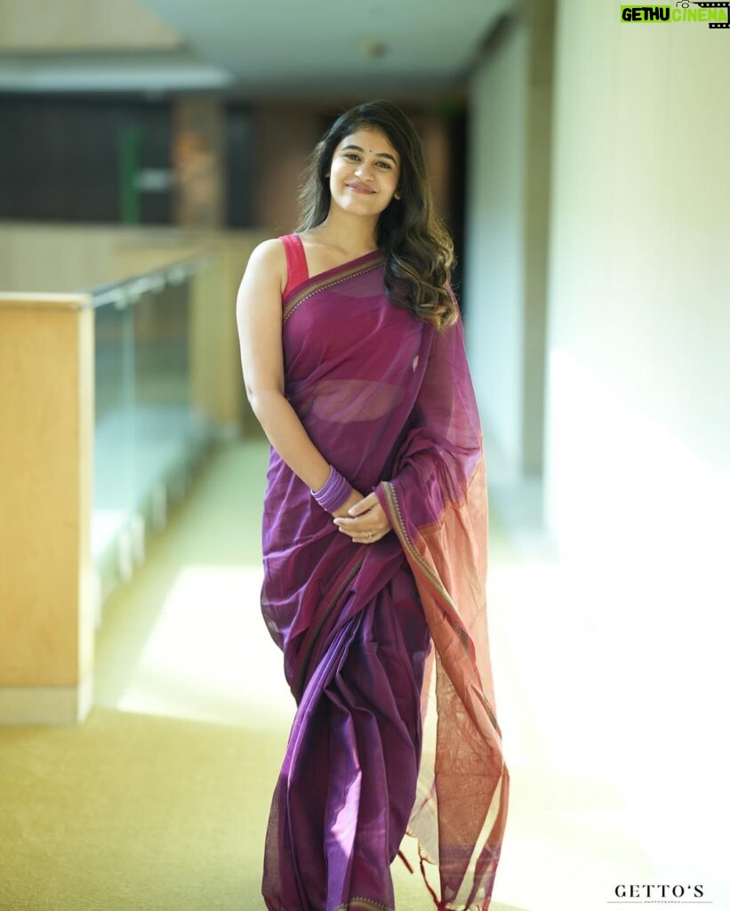 Pujitha Devaraj Instagram - Saree❌ Saree’eeeeee’✅ Day 2 of hosting Credai Statecon 2024✨ Saree by fav @izhaimadras Shot by @gett_o_ Hair @_stylenart_ #violetsaree #sareelove #simplelook #chennai #suntv #feb #vibecheck #southindiansaree Sarees always give a new definition, right?