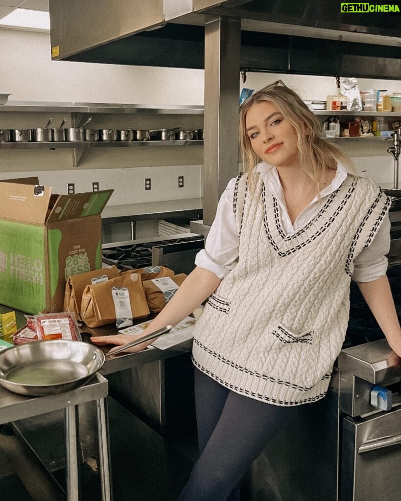 QTCinderella Instagram - Had so much fun making @hellofresh meals today! Less prep AND less wasted food. Win win. #ad
