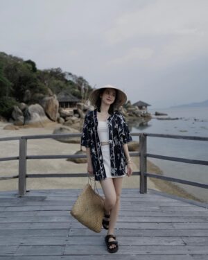 Quỳnh Lương Instagram - "Trong muôn vàn cách đối nhân xử thế, ta chọn cách nhìn thấu nhưng không vạch trần..."