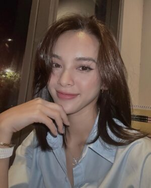 Quỳnh Lương Instagram - Đang ước mình xinh gái mà soi gương xong thấy phí mất 1 điều ước luôn 😒😒😒 
366d