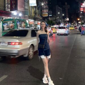Quỳnh Lương Instagram - "Có những người không thuộc về bạn, nhưng gặp được nhau đã là may mắn lắm rồi..."