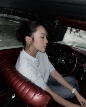 Quỳnh Lương Instagram - Chúng ta luôn sợ những lời phán xét về mình nhưng lại không dừng miệng trong việc phán xét người khác. Ai cũng có một cuộc đời, sống tốt cuộc đời mình đi là được rồi! Hỏng có thân 😛😛😛😛