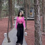 Quỳnh Lương Instagram - Nếu anh không nhận ra được sự thông minh, xinh đẹp, giỏi kiếm tiền thì tránh ra, sẽ có người đóng vai nam thần với Vy ngay 😌😌😌- Vy said