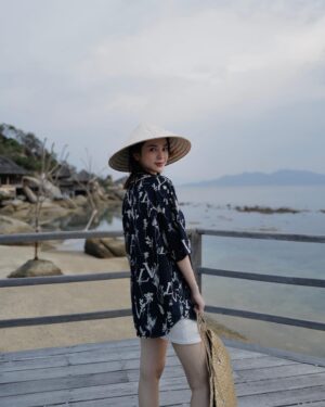 Quỳnh Lương Instagram - "Trong muôn vàn cách đối nhân xử thế, ta chọn cách nhìn thấu nhưng không vạch trần..."
