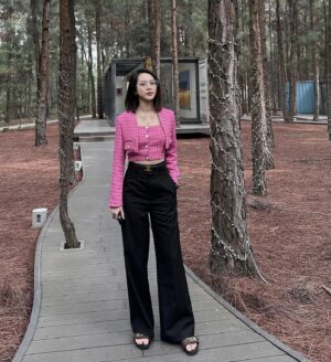 Quỳnh Lương Instagram - Nếu anh không nhận ra được sự thông minh, xinh đẹp, giỏi kiếm tiền thì tránh ra, sẽ có người đóng vai nam thần với Vy ngay 😌😌😌- Vy said