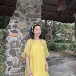 Quỳnh Lương Instagram - Trúc xinh trúc đứng đầu đình, em xinh em vẫn 1 mình chả ai yêu 😪😪😪