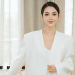 Quỳnh Lương Instagram - Trải nghiệm vô cùng thú vị của Quỳnh khi tham gia sự kiện ra mắt dòng Kem dưỡng chống lão hóa và làm trắng Dior Prestige Lumiere là rất rất tuyệt vời, Quỳnh muốn share ngay với mọi người những khoảnh khắc xinh đẹp này đây ạ 🤗. Quyền năng kép từ Dior Prestige La Crème Lumière cho làn da được bảo vệ và phục hồi hiệu quả sẽ là “the best choice” của Quỳnh cho thời gian bận bịu với nhiều dự án lớn nhỏ sắp tới. Mọi người hãy luôn theo dõi và chờ đợi nhiều điều bất ngờ từ Quỳnh nha. Quỳnh sẽ sớm bật mí cho mọi người thôi 😉 #DiorBeauty #DiorSkincare #DiorPrestige