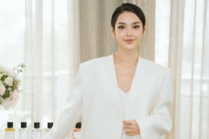 Quỳnh Lương Instagram - Trải nghiệm vô cùng thú vị của Quỳnh khi tham gia sự kiện ra mắt dòng Kem dưỡng chống lão hóa và làm trắng Dior Prestige Lumiere là rất rất tuyệt vời, Quỳnh muốn share ngay với mọi người những khoảnh khắc xinh đẹp này đây ạ 🤗. 

Quyền năng kép từ Dior Prestige La Crème Lumière cho làn da được bảo vệ và phục hồi hiệu quả sẽ là “the best choice” của Quỳnh cho thời gian bận bịu với nhiều dự án lớn nhỏ sắp tới. Mọi người hãy luôn theo dõi và chờ đợi nhiều điều bất ngờ từ Quỳnh nha. Quỳnh sẽ sớm bật mí cho mọi người thôi 😉

#DiorBeauty #DiorSkincare #DiorPrestige